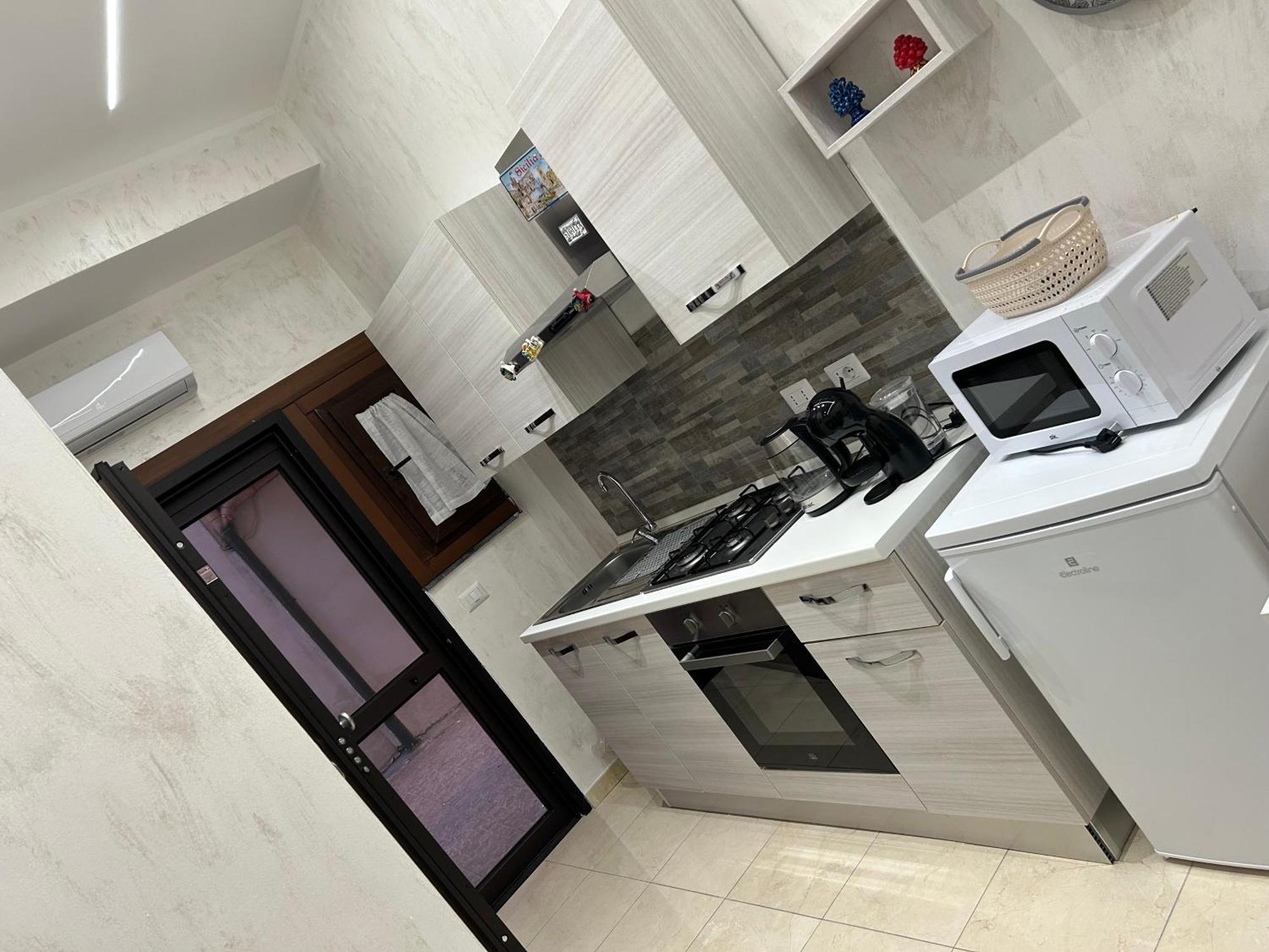 Dany House Apartment Catania Bagian luar foto